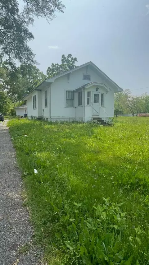 2411 31st St, Zion, IL 60099