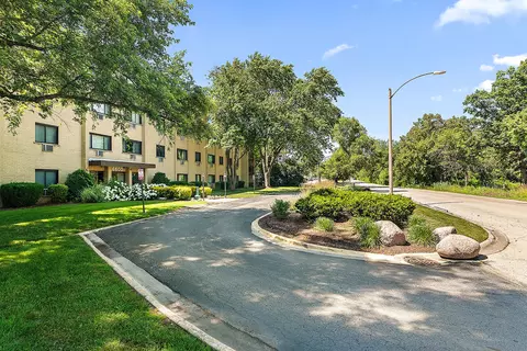 6600 S Brainard Ave #407, Countryside, IL 60525