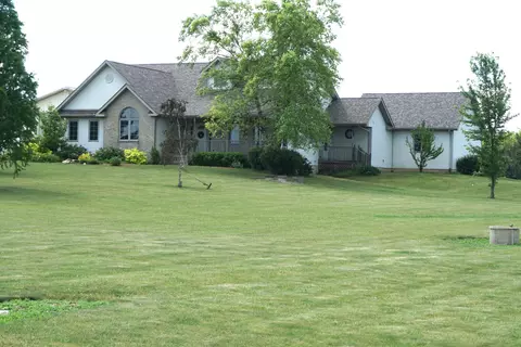 11348 E 9000n Rd, Grant Park, IL 60940