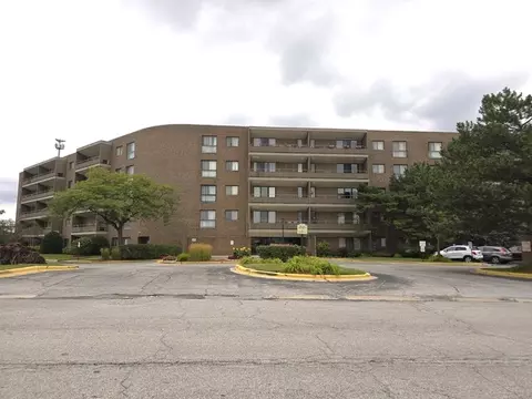 7 E Carriageway Dr #110, Hazel Crest, IL 60429