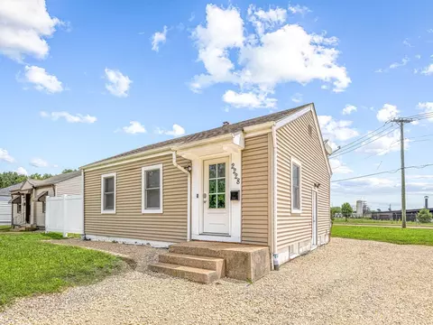 2228 Magnolia St, Rockford, IL 61104