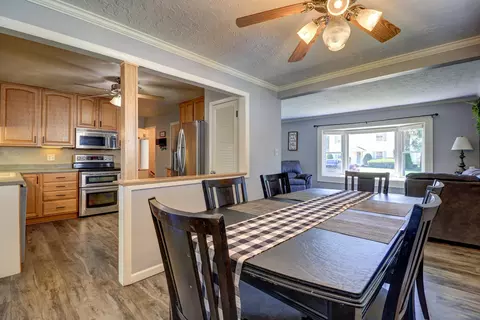Dining - 1002 E 19th St, Sterling, IL 61081 photo 3 of 3