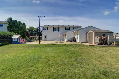 Exterior - 1002 E 19th St, Sterling, IL 61081 photo 9 of 9