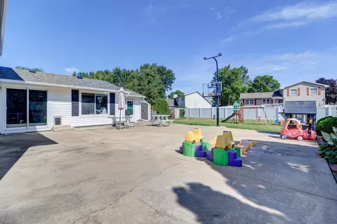 Exterior - 1002 E 19th St, Sterling, IL 61081 photo 4 of 9