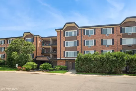 1217 S Old Wilke Rd #101, Arlington Heights, IL 60005