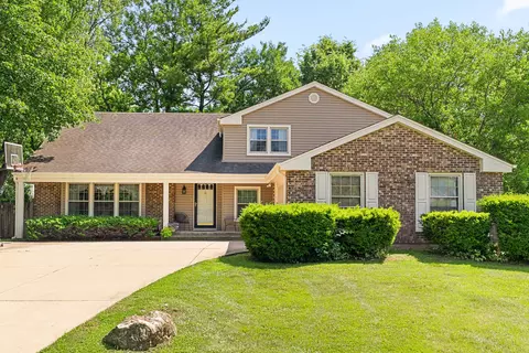 608 Iroquois Ave, Naperville, IL 60563
