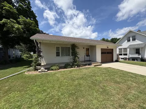 126 N Randolph St, Princeton, IL 61356