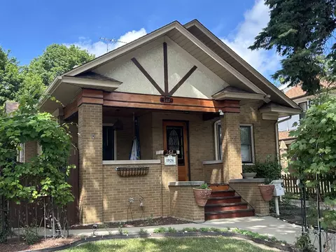 162 N Liberty St, Elgin, IL 60120