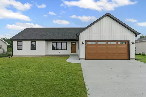 423 E Meuser Dr, Paxton, IL 60957