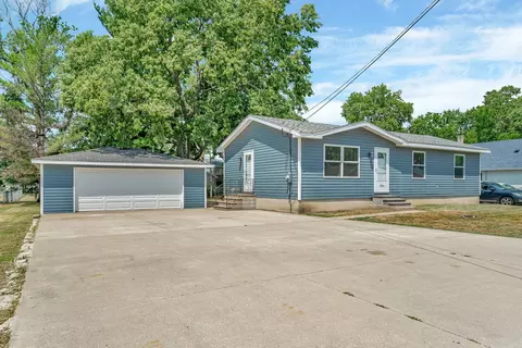 25034 S Center St, Channahon, IL 60410