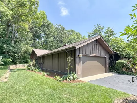 42 W396 Hawthorne Ct, Saint Charles, IL 60175