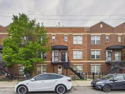 738 S Kedzie Ave #3, Chicago, IL 60612