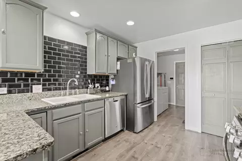 Kitchen - 516 Madison Ln, Elgin, IL 60123 photo 3 of 4