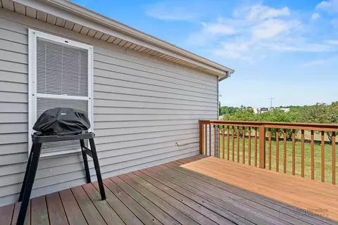 Exterior - 516 Madison Ln, Elgin, IL 60123 photo 2 of 2