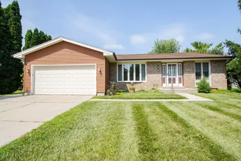 1413 Scully Dr, Mchenry, IL 60050