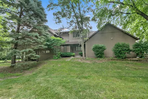5805 Wild Plum Rd, Crystal Lake, IL 60014