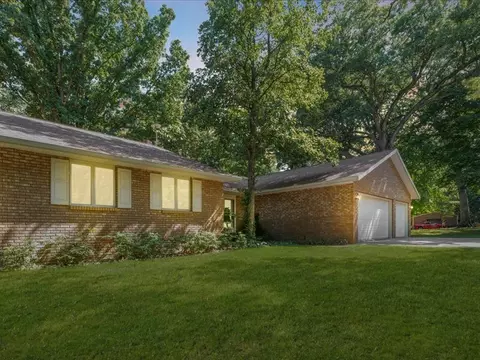 1463 Timber Ln, Camargo, IL 61919