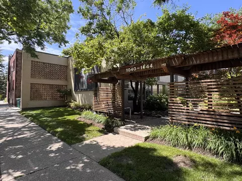 1044 Ontario St #2E, Oak Park, IL 60302