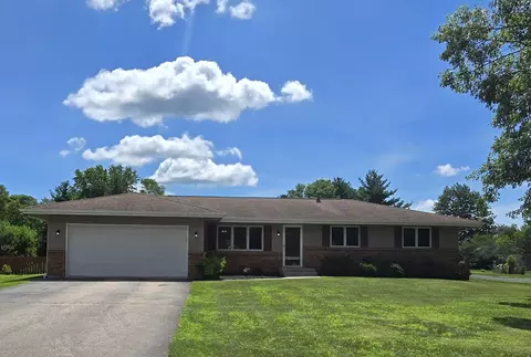 12075 Blue Spruce Dr, Roscoe, IL 61073