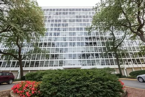 601 E 32nd St #1002, Chicago, IL 60616