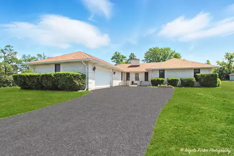 22039 W North Ave, Antioch, IL 60002