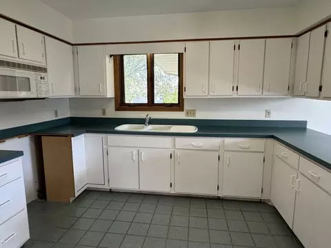 532 E 2nd St, Herscher, IL 60941 photo 9
