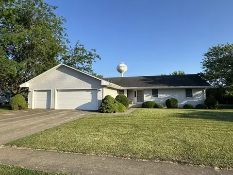 532 E 2nd St, Herscher, IL 60941 photo 2