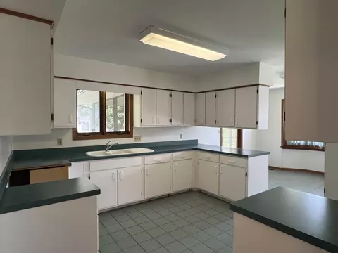 532 E 2nd St, Herscher, IL 60941 photo 7
