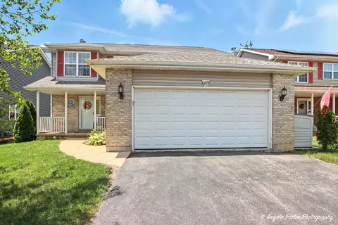 523 S Sheridan Rd, Lakemoor, IL 60051