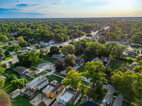 View/Area - 620 Crest St, Wheaton, IL 60187 photo 6 of 7