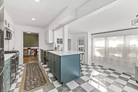 Kitchen - 620 Crest St, Wheaton, IL 60187 photo 2 of 3