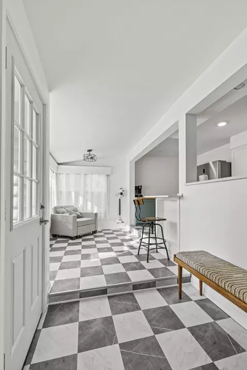 Entry Way - 620 Crest St, Wheaton, IL 60187 photo 3 of 3