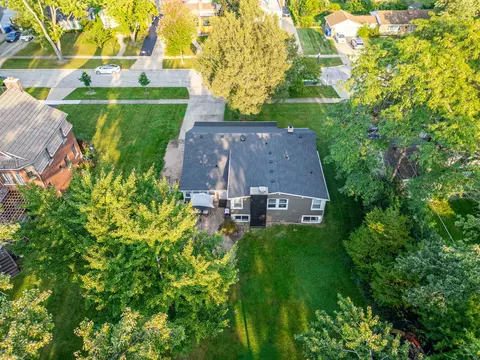 View/Area - 620 Crest St, Wheaton, IL 60187 photo 5 of 7