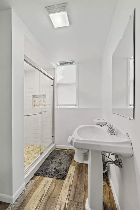 Bath - 620 Crest St, Wheaton, IL 60187 photo 1 of 3