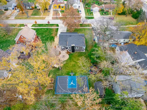 View/Area - 620 Crest St, Wheaton, IL 60187 photo 4 of 7
