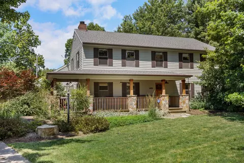 400 Deer Run Dr, Mahomet, IL 61853
