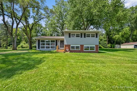 4421 Elmleaf Dr, Mchenry, IL 60051