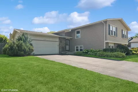 4325 Sandlewood Ln, Hoffman Estates, IL 60192