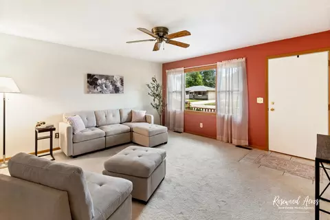 378 S Barbara Dr, Kankakee, IL 60901 photo 4