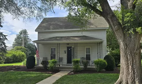 108 E Center St, Seymour, IL 61875