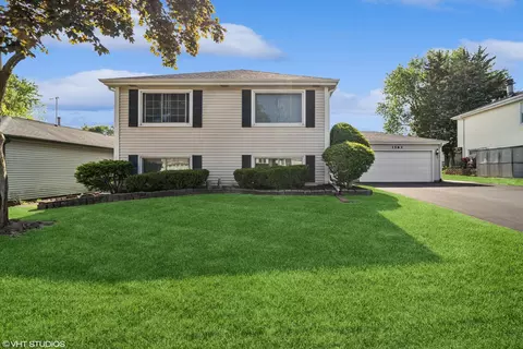 1583 Bayview Dr, Lake Zurich, IL 60047