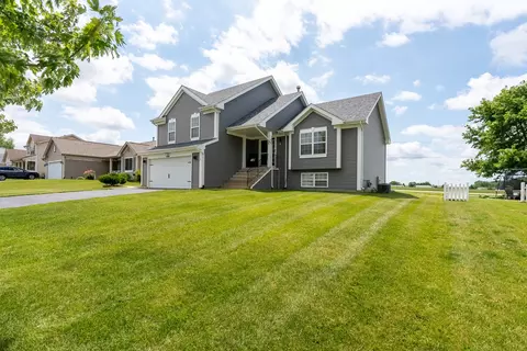 5006 Keri Dr, Loves Park, IL 61111