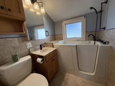Bath - 310 E Chippewa St, Dwight, IL 60420 photo 1 of 1