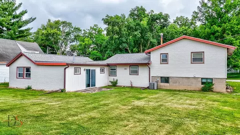 132 New St, Seneca, IL 61360 photo 4