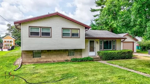 132 New St, Seneca, IL 61360