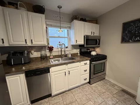 409 Gridley St #C, Bloomington, IL 61701 photo 3
