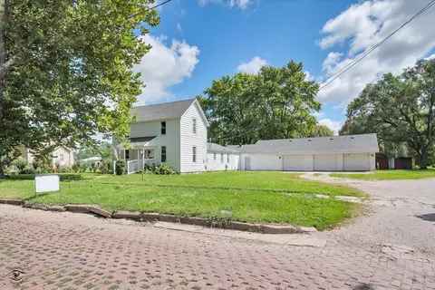 325 S Evergreen St, Onarga, IL 60955