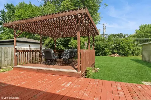 Exterior - 1016 Beverly Dr, Wheeling, IL 60090 photo 2 of 2