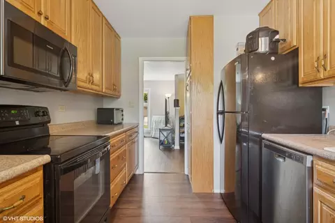 Kitchen - 1016 Beverly Dr, Wheeling, IL 60090 photo 1 of 2