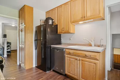 Kitchen - 1016 Beverly Dr, Wheeling, IL 60090 photo 2 of 2